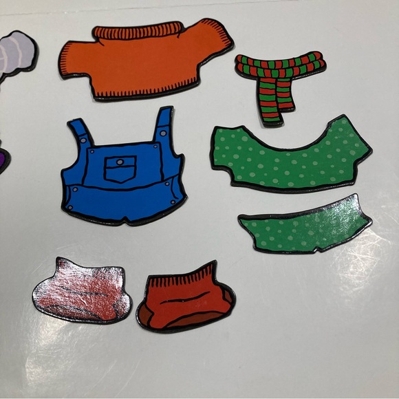 Moley Gets Dressed book & magnetic pieces - Picture 6 of 8